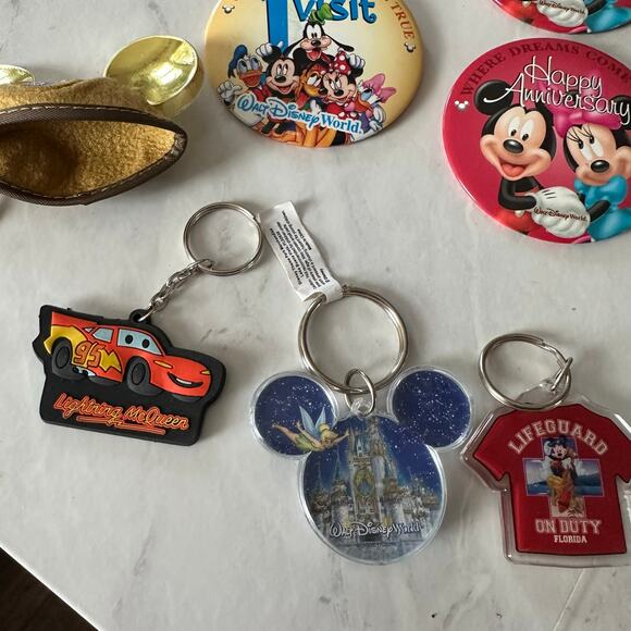 Disney Magic Kingdom Collectors Pin Keychains Lanyard Gold Mickey Ears straw lot - Picture 6 of 8